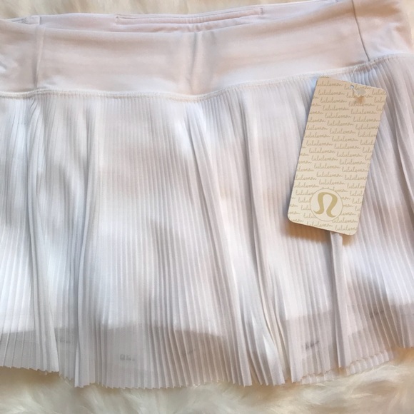 NWT WHITE LULULEMON JUST PLEAT IT SKIRT - Size 10 - Picture 3 of 7